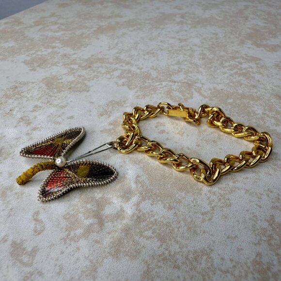 Vintage Reversible Butterfly Thread‑Art Charm Bracelet | Gold‑Tone 7” - Picture 5 of 6